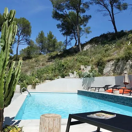 Arty Provence, Piscine Chauffee Отель типа 