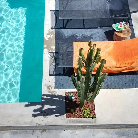 Arty Provence, Piscine Chauffee Сент-Этьен-дю-Грес