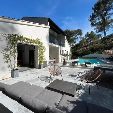 Arty Provence, Piscine Chauffee Отель типа 